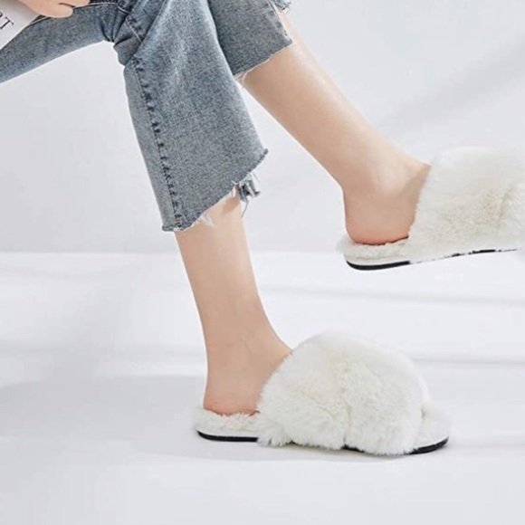 Familyport cross band fluffy house slippers - Picture 2 of 6